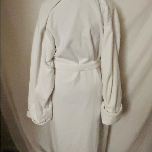 The Ritz-Carlton White Plush Robe - Picture 3 of 8